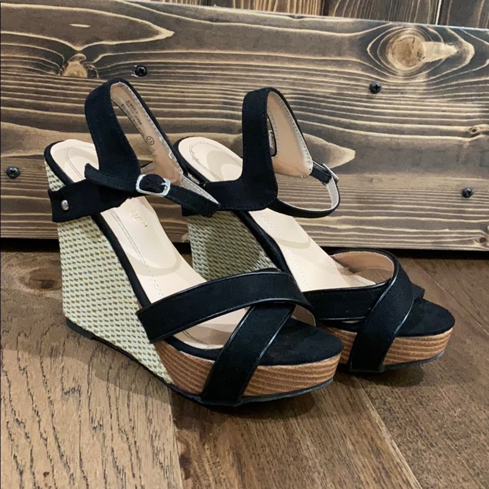 Chase & Chloe wedges
